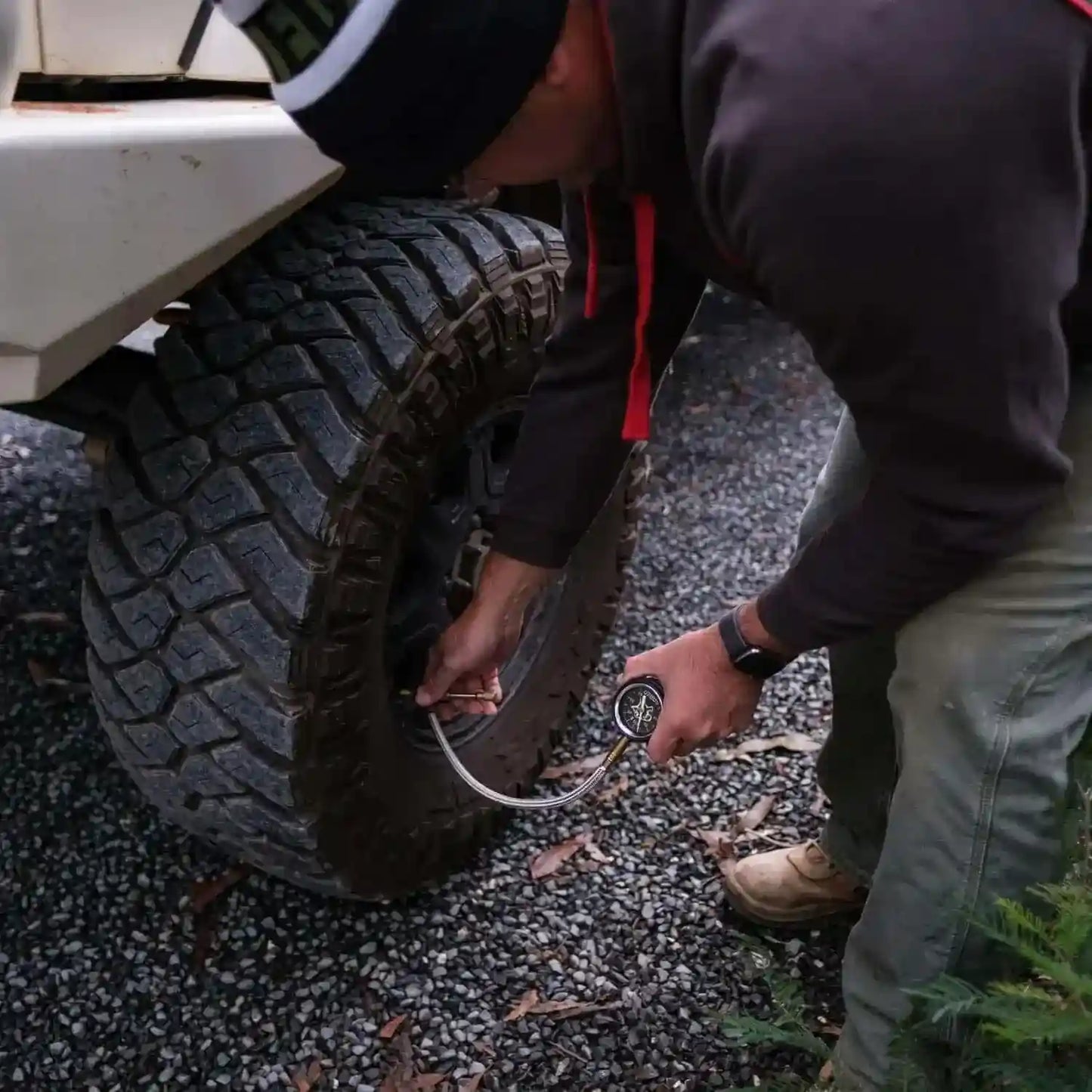 Saber Offroad Tyre Deflator with Glow in the Dark Face and Stainless Steel Braided Hose