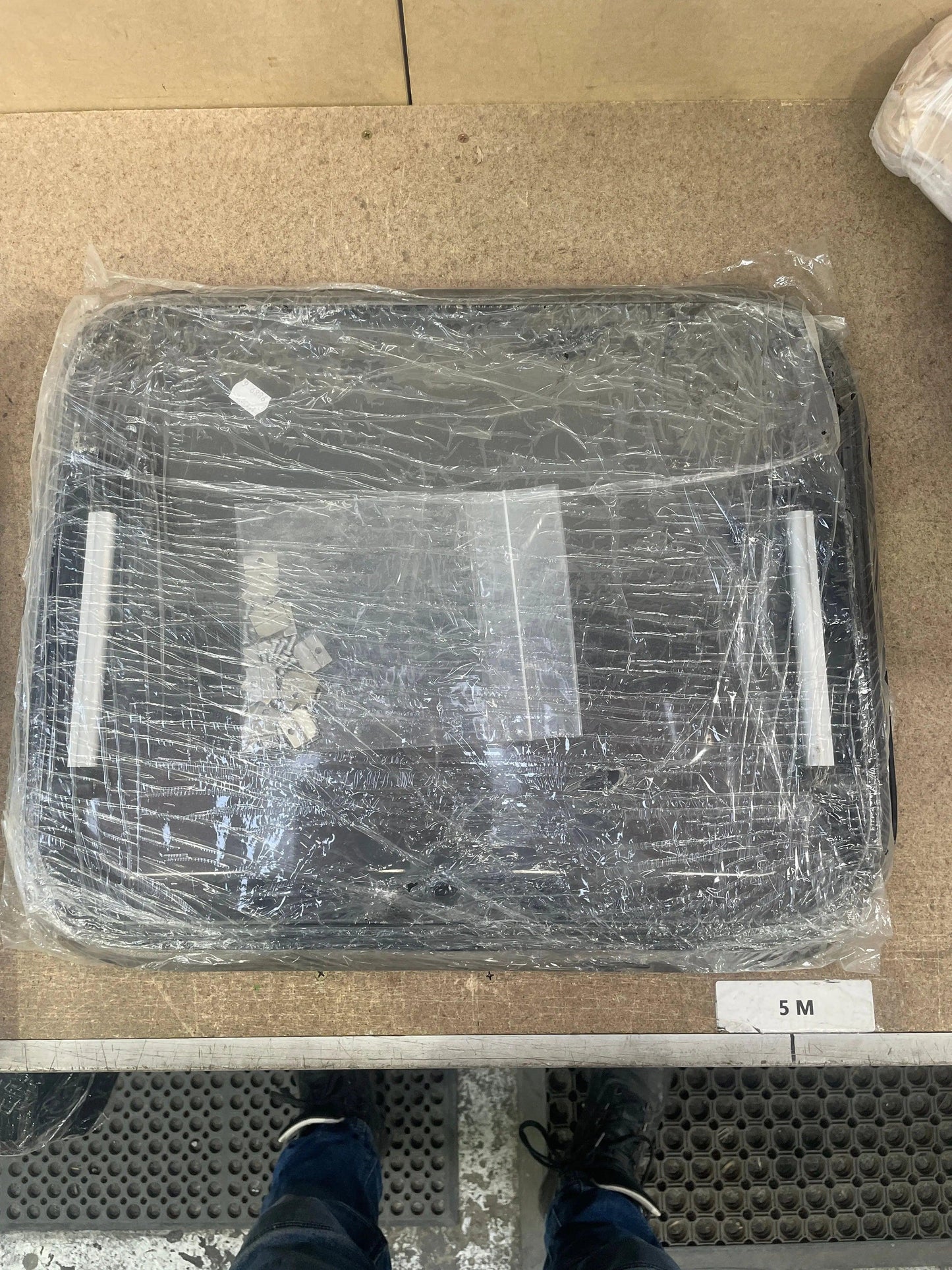 Shop Soiled Dometic Blade and Outer Frame S7P Window 500 x 400 1 Only - Everything Caravans