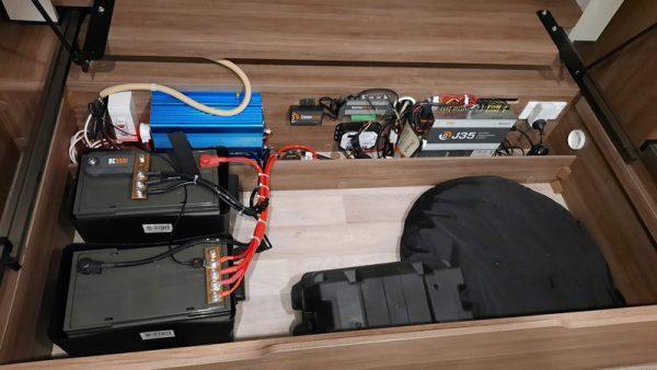 BMPRO BC300 + Commlink for Lead Acid and Lithium Batteries - Everything Caravans