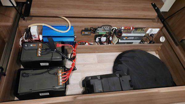 BMPRO BC300 + Commlink for Lead Acid and Lithium Batteries - Everything Caravans