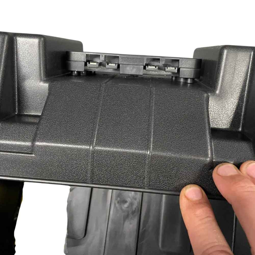 Battery Box Portable with 4 Way HDC and volt Meter