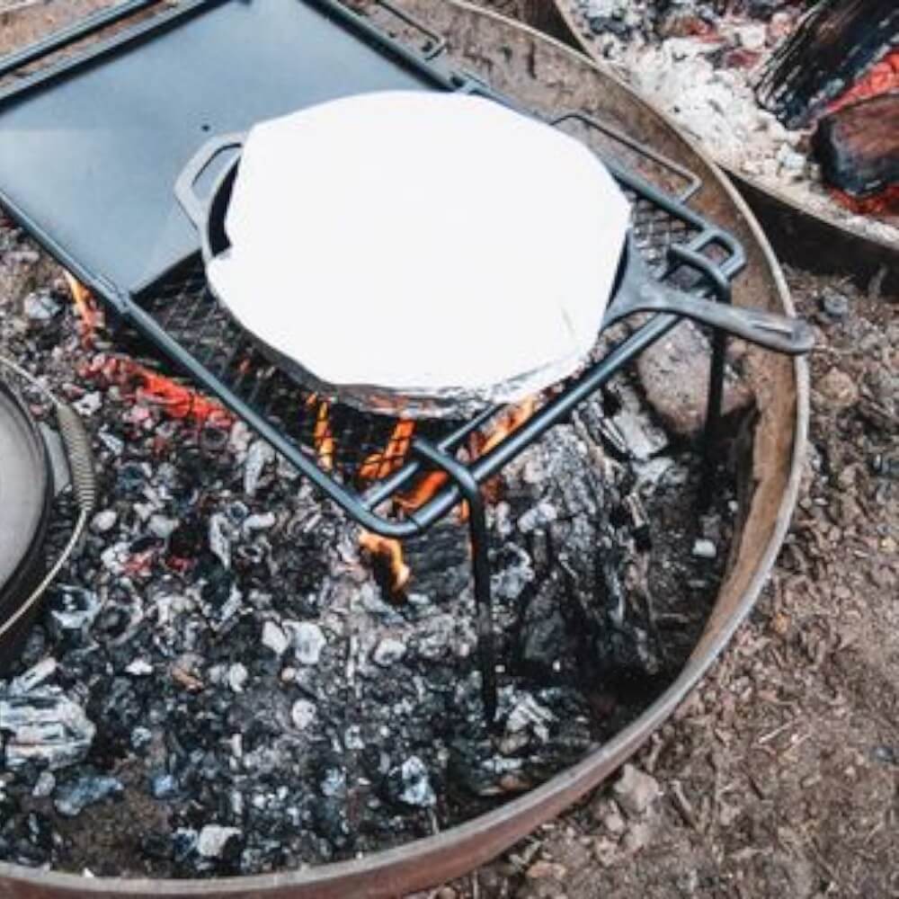 P92M-09 Campfire Dutch Camp Oven Pre Seasoned 4.5 Quart 5