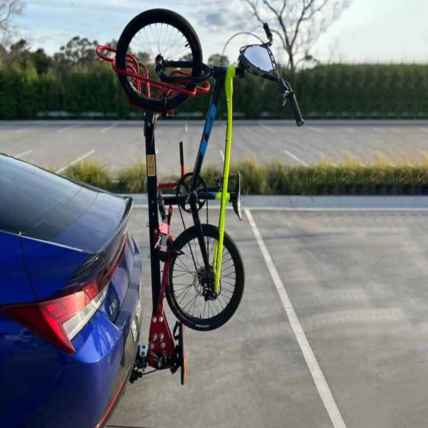 Gripsport Versa 1.2 Short Hitch 2 Bike Vertical Rack for Hitchmount
