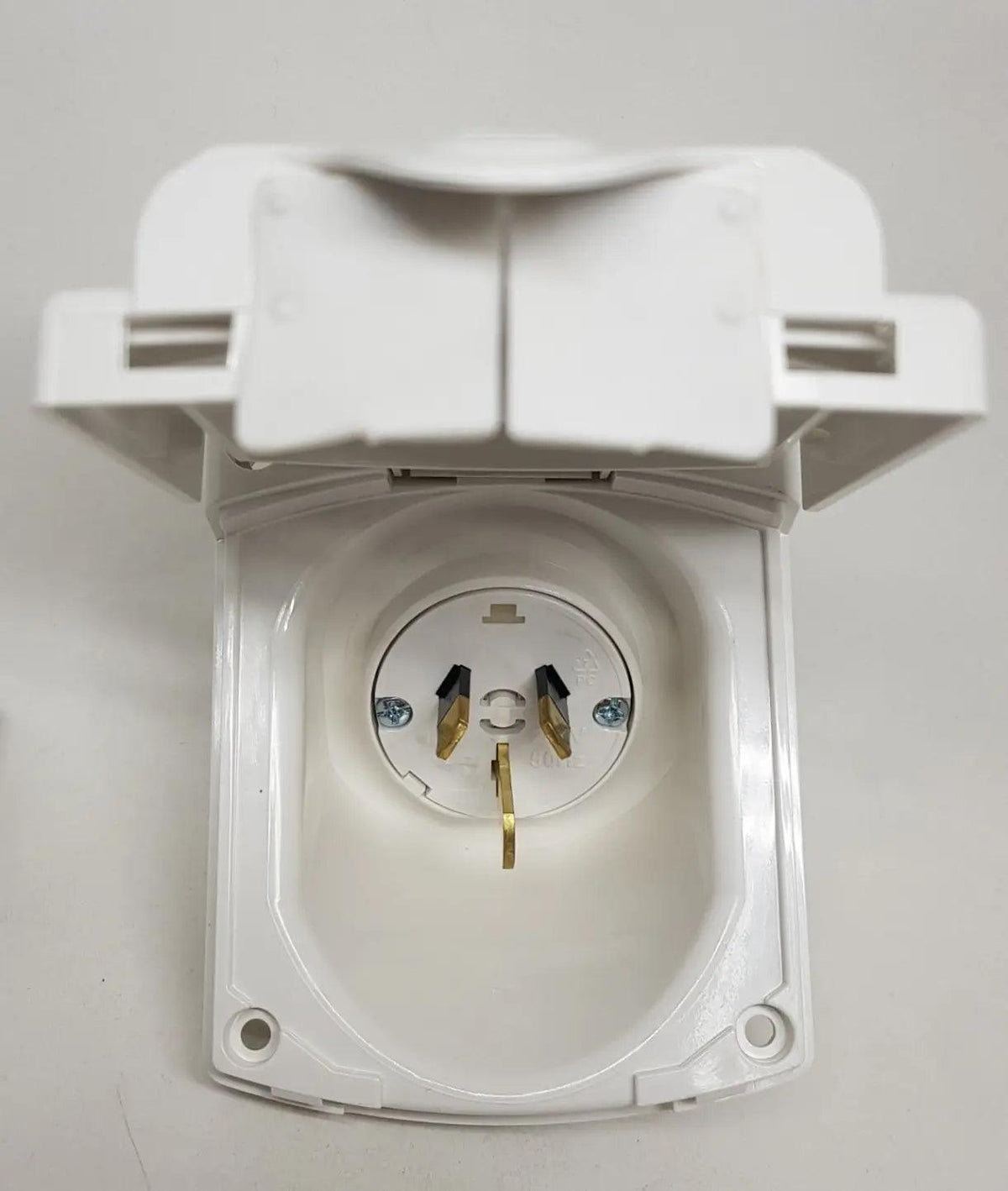 Clipsal External 15amp Power inlet 240volt White New Type - Everything ...