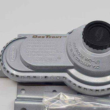 Regulator Twin Stage 250Mj 1-4 x 3-8 Fnpt with Bracket - 50-Reg9950 - Everything Caravans