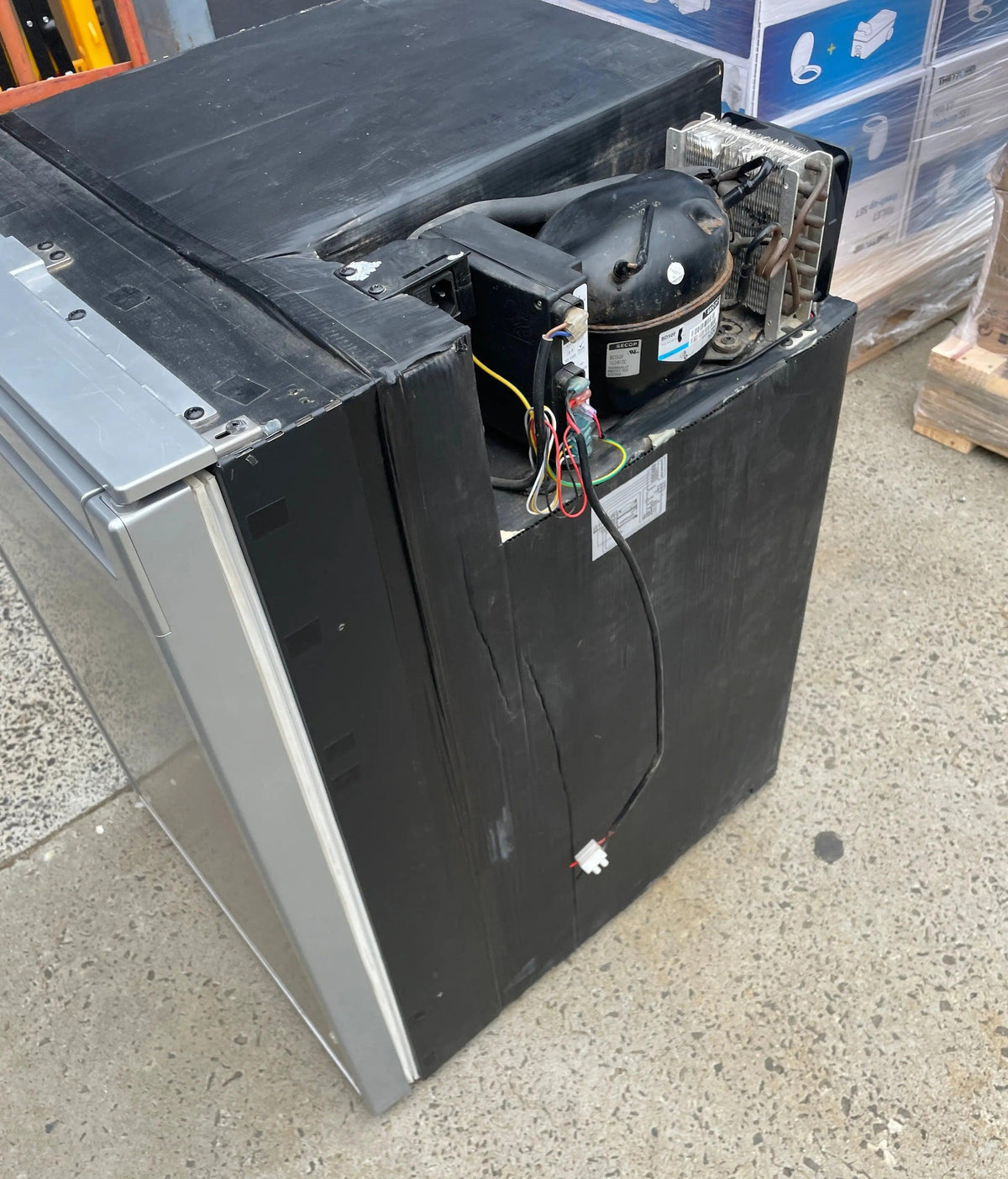 2nd Hand Dometic Waeco CR 140 Fridge Freezer 12v and 240v Everything