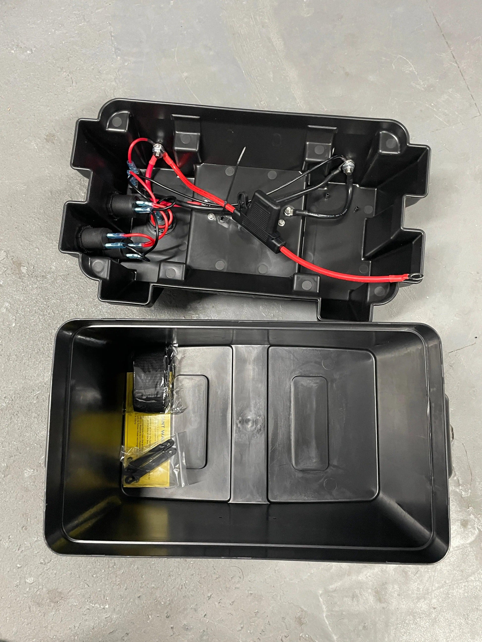 Battery Box Portable with 4 Way HDC and volt Meter - Everything Caravans