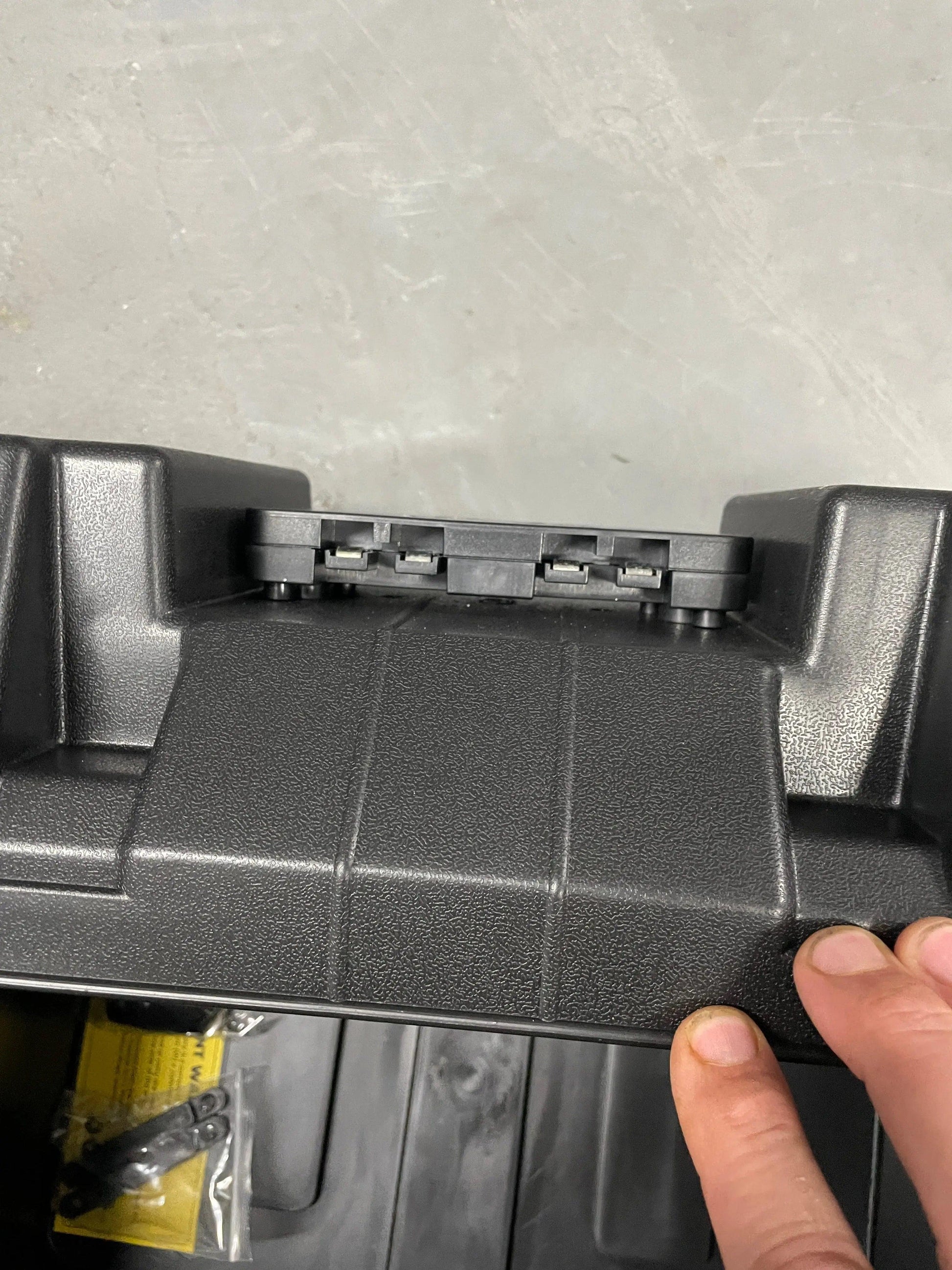 Battery Box Portable with 4 Way HDC and volt Meter - Everything Caravans