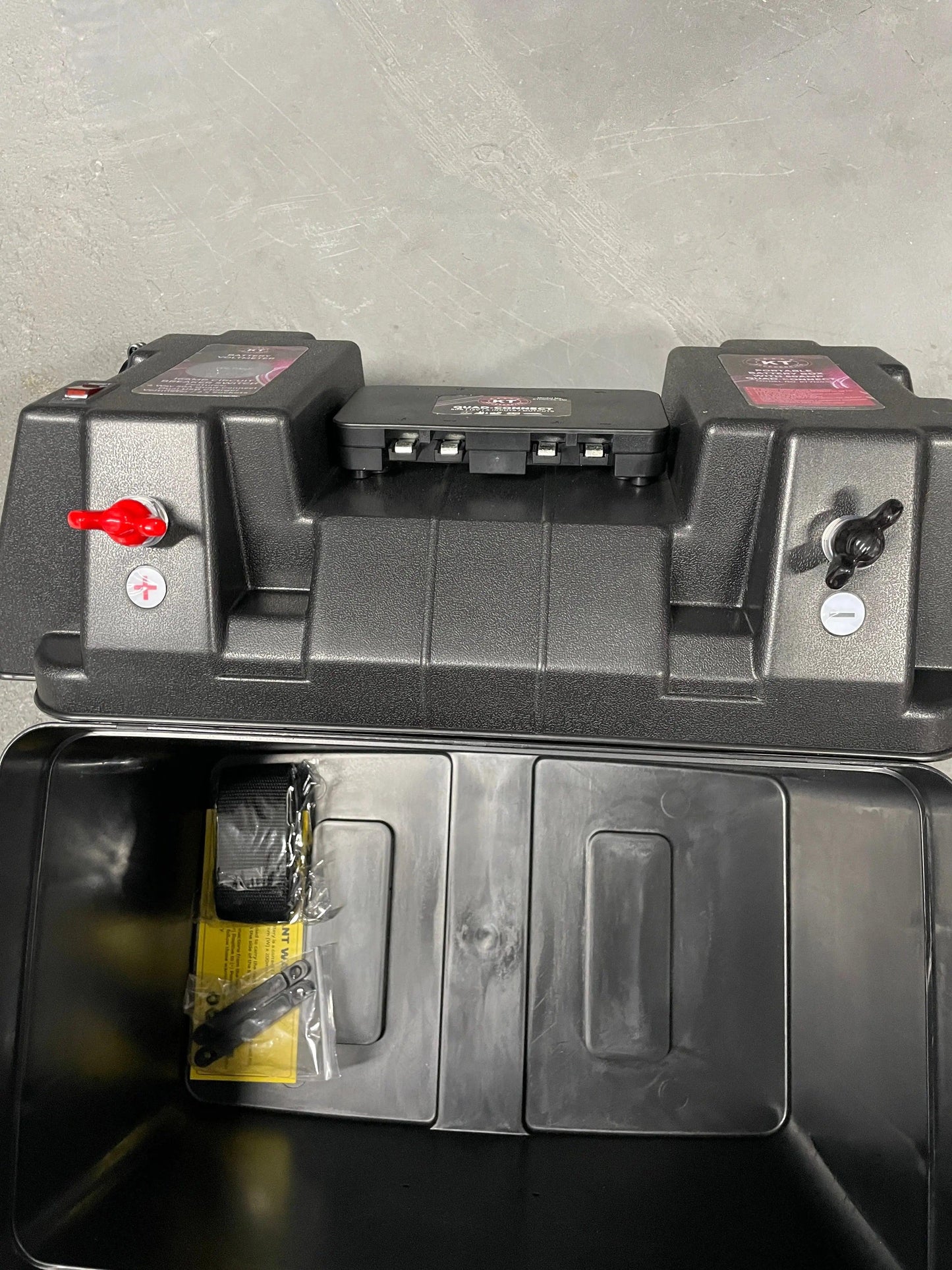 Battery Box Portable with 4 Way HDC and volt Meter - Everything Caravans